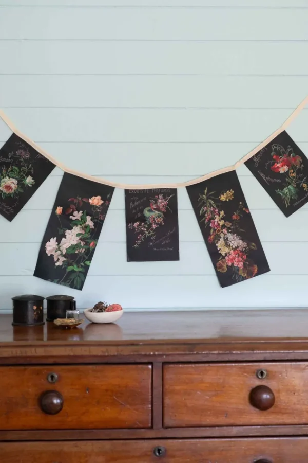 Exquisite Perfumes Garland