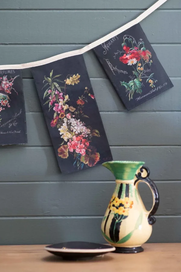 Exquisite Perfumes Garland