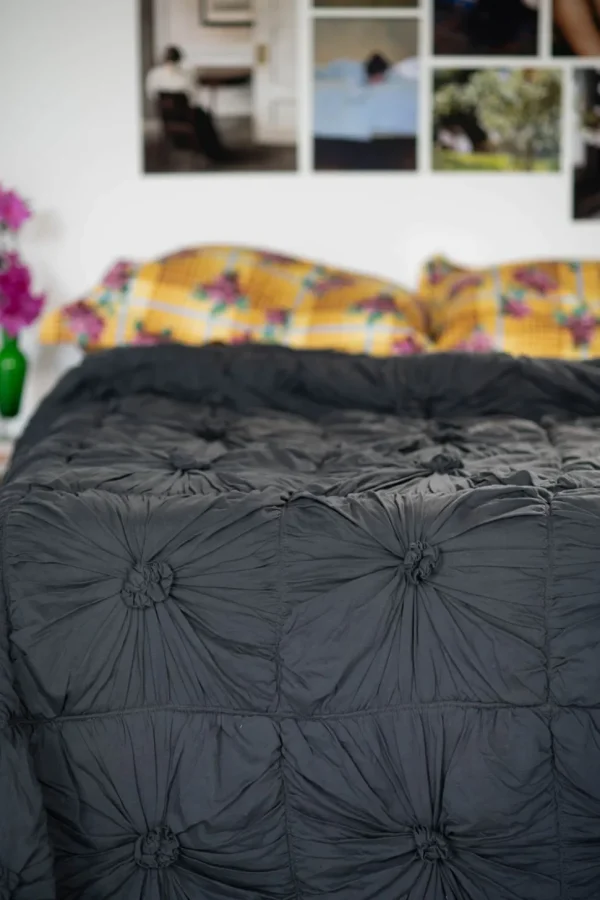 Rosette Quilt In Charcoal *Organic Cotton