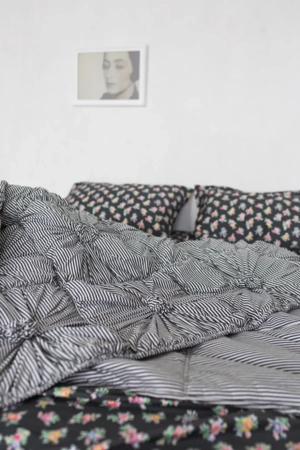 Rosette Quilt In Charcoal Stripe *Organic Cotton