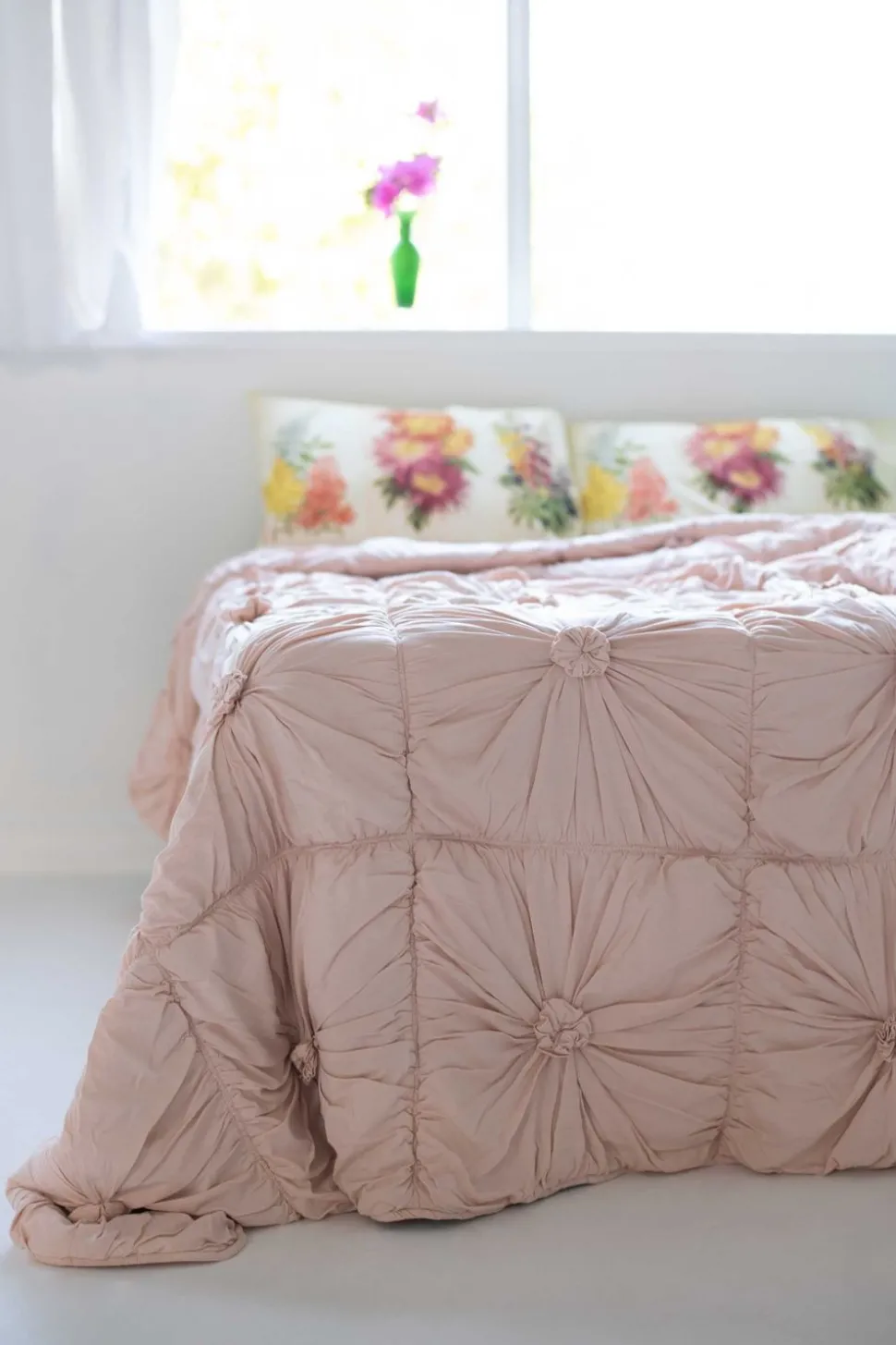 rosette_quilt_in_tuscan_p_0.webp Rosette Quilt In Tuscan Pink *Organic Cotton