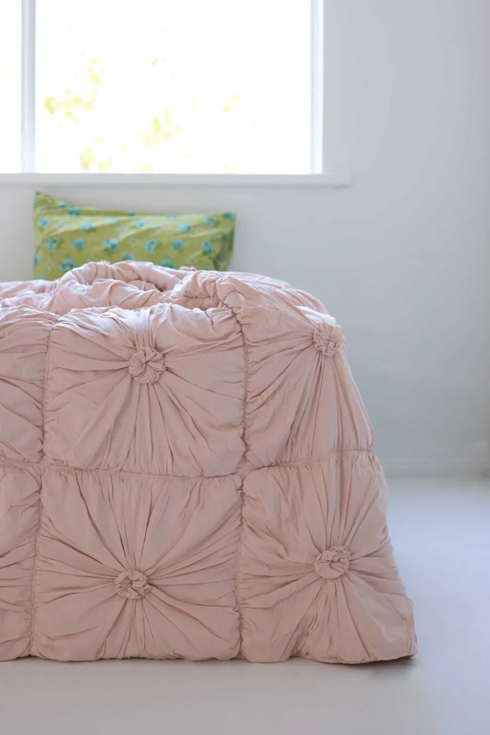 rosette_quilt_in_tuscan_p_1.webp Rosette Quilt In Tuscan Pink *Organic Cotton