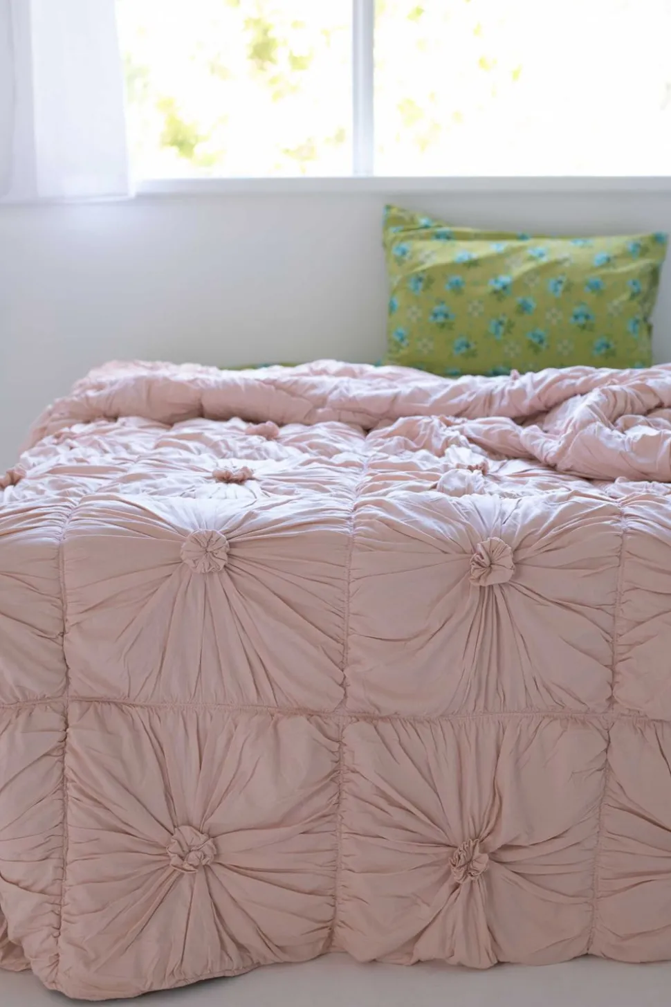 rosette_quilt_in_tuscan_p_3.webp Rosette Quilt In Tuscan Pink *Organic Cotton